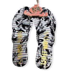 Sam & Libby Thong Sandals Size 11